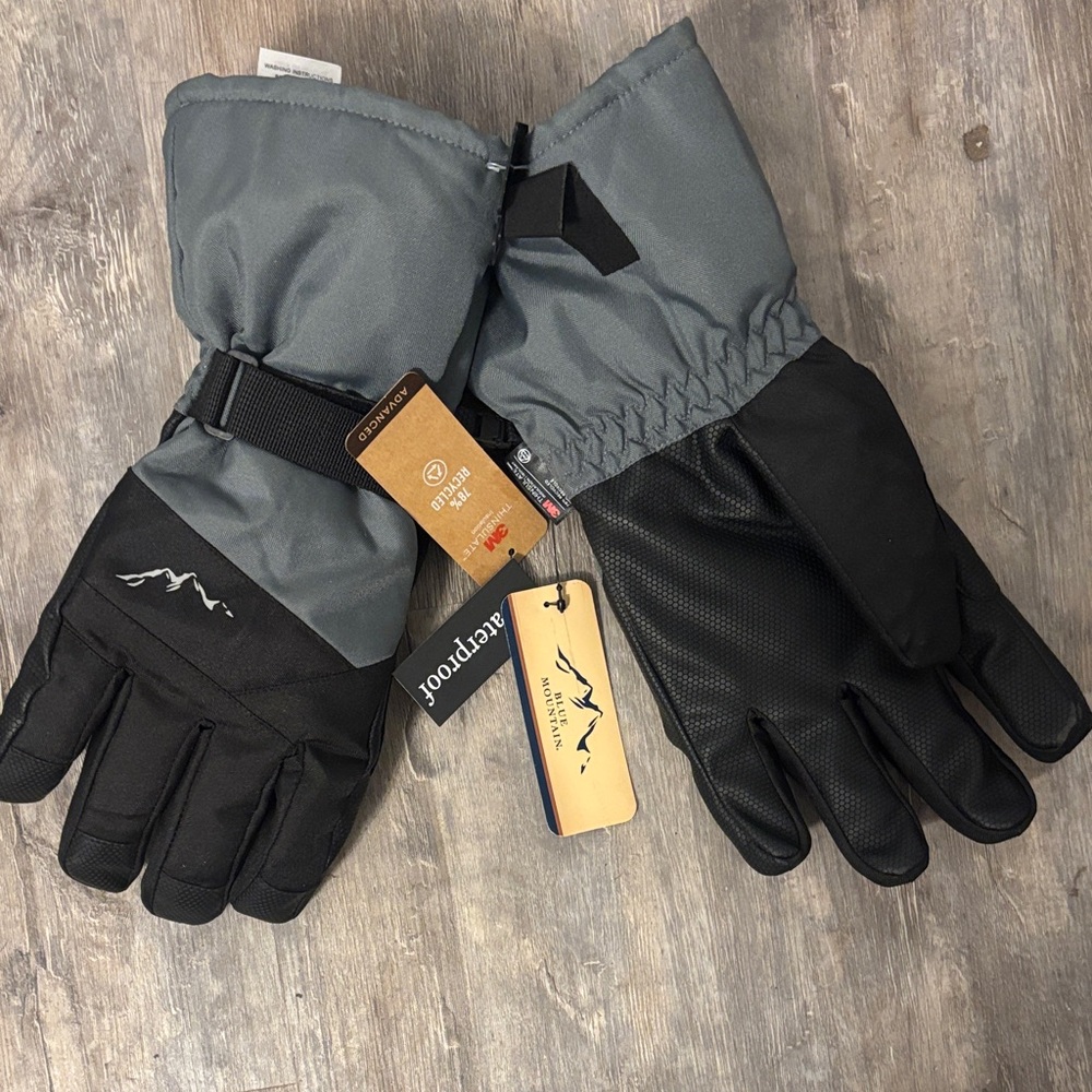 Waterproof Insulated Gray and Black Ski Gloves with Adjustable Wrist